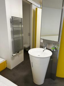 Un baño de Chromotel self check-in