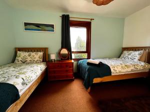 Katil atau katil-katil dalam bilik di Snowgoose Apartments & Bunkhouse