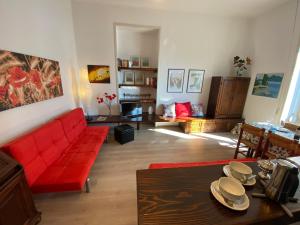 a living room with a red couch and a table at Gardenia in Oggebbio