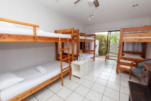 Postel nebo postele na pokoji v ubytování Nothando Backpackers Lodge