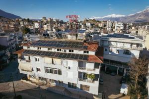 Fotografie z fotogalerie ubytování Hotel Number One v destinaci Gjirokastër + 37 fotografií