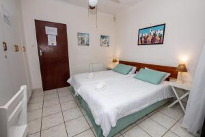 Postel nebo postele na pokoji v ubytování Nothando Backpackers Lodge