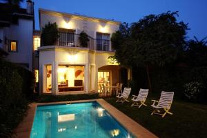 a house with a swimming pool in front of a house at Lo de Costa B&B in Vicente López