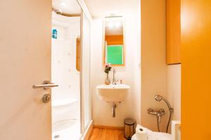 Zdjęcie z galerii obiektu Ange Gardien IV AP4326 By Riviera Holiday Homes w mieście Villefranche-sur-Mer