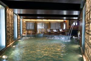 A piscina localizada em Imago Hotel & Spa ou nos arredores