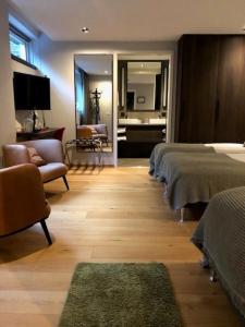 TV a/nebo společenská místnost v ubytování Albert Kök Hotell & Konferens + 20 fotografií