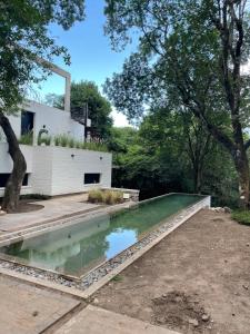 a swimming pool in the backyard of a house at Monte Refugio Urbano in San Salvador de Jujuy