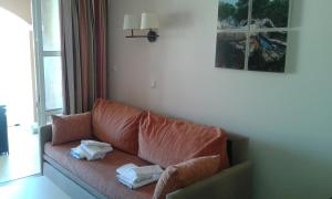 Część wypoczynkowa w obiekcie APPARTEMENT CAP ESTEREL CLIMATISE VUE MER