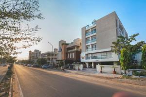 an empty street in a city with a building at Palm Stay - Studios & Rooms in Jaipur
