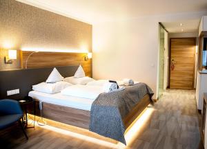 Postel nebo postele na pokoji v ubytování Hotel St. Wolfgang