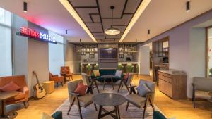 ibis Mumbai Airport - An Accor Brand的休息区