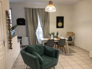 Posedenie v ubytovaní Bel appartement spacieux et lumineux hyper centre Blois