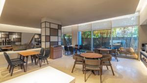 ibis Mumbai Airport - An Accor Brand的休息区