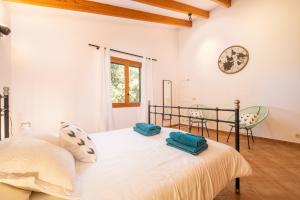 Posteľ alebo postele v izbe v ubytovaní Villa Marina de Namer By SunVillas Mallorca
