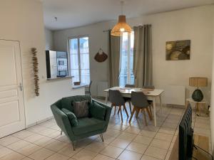 Posedenie v ubytovaní Bel appartement spacieux et lumineux hyper centre Blois