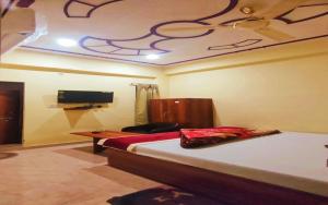 TV a/nebo společenská místnost v ubytování Hotel Rudra Paradise