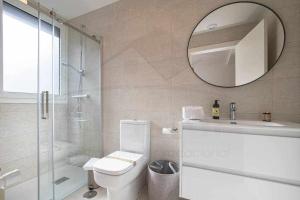 A bathroom at La Atalaya de Xixón