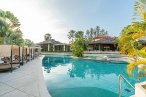 Bazén v ubytování Dewa Phuket Resort & Villas, Nai Yang Beach nebo v jeho okolí