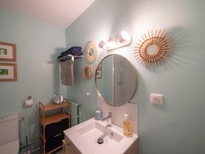 a bathroom with a sink and a mirror at Apt 2/4 pers. Arcachon + Parking / Le Perchoir in Arcachon