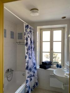 A bathroom at Bastide du Soldat