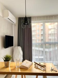 A television and/or entertainment centre at Flower house 5