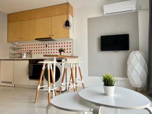 A kitchen or kitchenette at Flower house 5