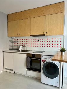 A kitchen or kitchenette at Flower house 5