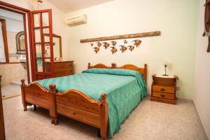A bed or beds in a room at AFFITTACAMERE SA BRATZA VACANZE