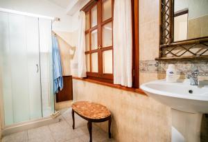 A bathroom at AFFITTACAMERE SA BRATZA VACANZE