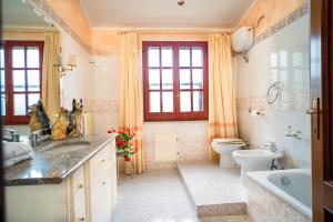 A bathroom at AFFITTACAMERE SA BRATZA VACANZE