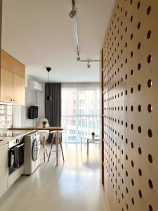 A kitchen or kitchenette at Flower house 5