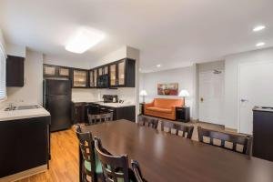 A kitchen or kitchenette at MainStay Suites Chattanooga Hamilton Place