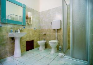 A bathroom at AFFITTACAMERE SA BRATZA VACANZE