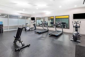 Fitness centrum a/nebo fitness zařízení v ubytování La Quinta Inn & Suites by Wyndham Texas City I 45 + 24 fotografií