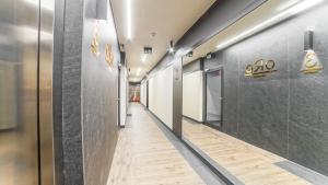 a corridor of an office building with a hallway at Apartament Olivia - ACCO RENT in Gdańsk