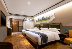 Postel nebo postele na pokoji v ubytování Nostalgia S Hotel Near National Olympic Sports Center - Beijing National Stadium , Olympic Forest Park , China Ethnic Museum, Guanzhuang subway station, Free laundry, Free customized tour itinerary