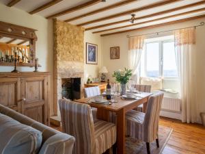 Posezení v ubytování Swift Cottage + 17 fotografií