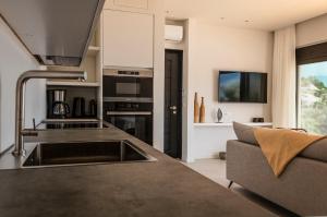 A kitchen or kitchenette at Villa Hermes Még 37 kép