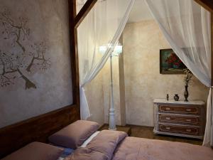 a bedroom with a bed and a dresser and a window at Gemütliche Apartments AMT in Plauen