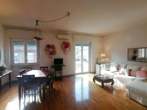 A seating area at Gelsomino B&B Apartment