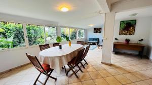 a dining room with a table and chairs at Villa La Caze Plain'itude Saint Paul in Saint-Paul
