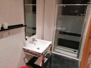 Koupelna v ubytování Hello Villarreal Suites