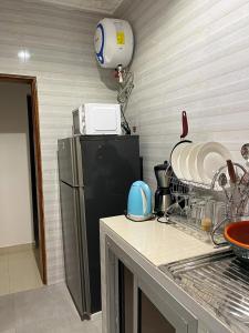 A cozinha ou cozinha compacta de Kolyséhome -Studio, bonamoussadi carrefour eto’o