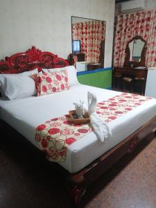 Letto o letti in una camera di Sang Yoo Mountain View Tagaytay Bed and Breakfast - Taal Lake View
