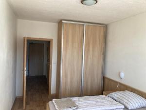 Postel nebo postele na pokoji v ubytování Apartmán Všemina 300