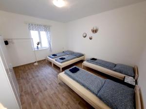 Posteľ alebo postele v izbe v ubytovaní Apartmán Anežka