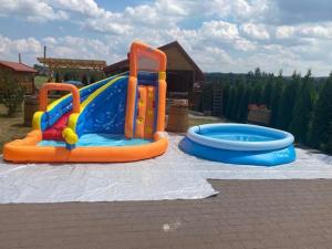 Bazén v ubytovaní Luxdomki alebo v jeho blízkosti
