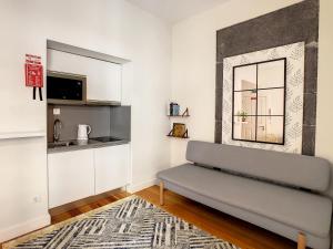 Кухня или мини-кухня в FX City Life by LovelyStay
