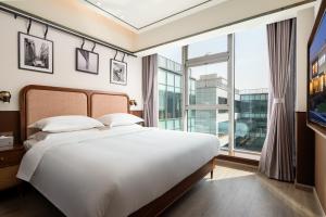 Postel nebo postele na pokoji v ubytování A Memory Hotel-Hotel in the Garden, Beijing Daxing International Airport, Beijing Aerospace Museum, Beijing Wildlife Park, Free daily necessities, Free night snack, Free laundry, English communication well, Free travel advice