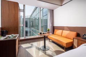 Posezení v ubytování A Memory Hotel-Hotel in the Garden, Beijing Daxing International Airport, Beijing Aerospace Museum, Beijing Wildlife Park, Free daily necessities, Free night snack, Free laundry, English communication well, Free travel advice
